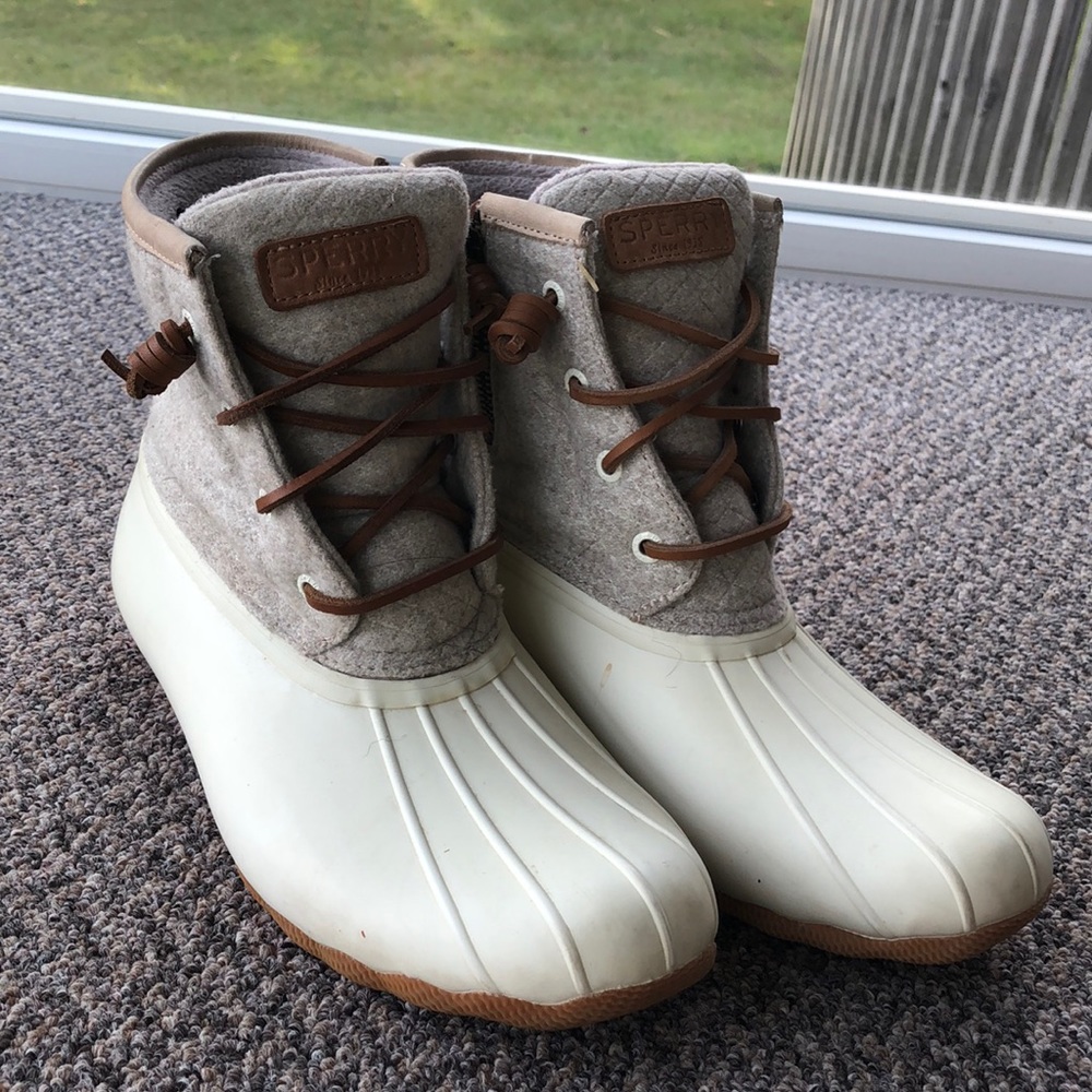 Duck boots